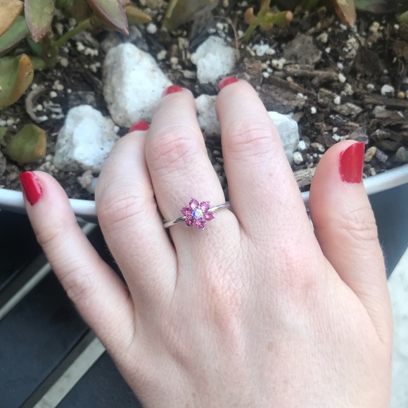 Jewel Flower Ring - Picture 8 of 13